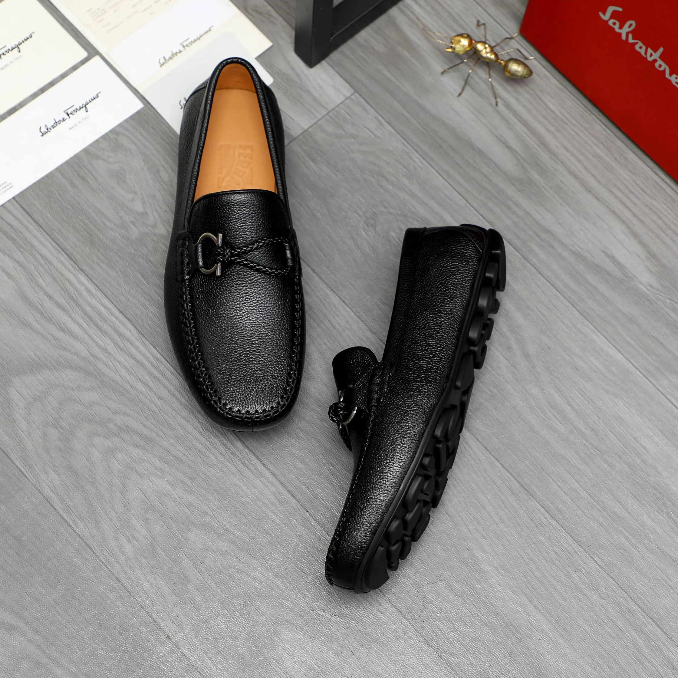Men's shoes 💰480 Product trademark: Ferragamo "Ferragamo" casual slip-on shoes Regular size: 38-45 (45 is custom-made and non-returnable) Product materials: Selected pebbled cowhide upper, cowhide lining, rubber outsole